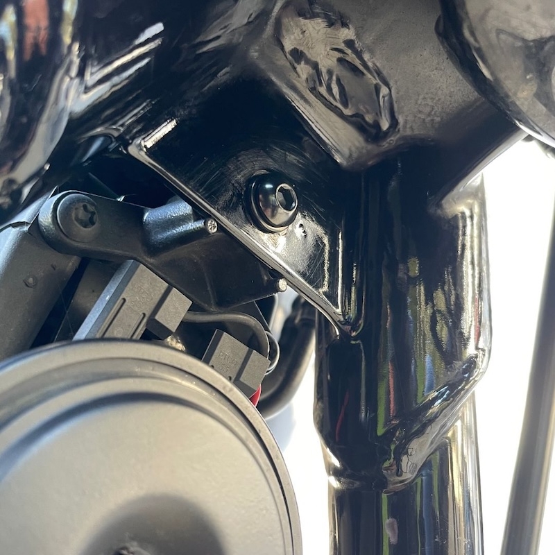 Hupen Schraube Harley Softail schwarz