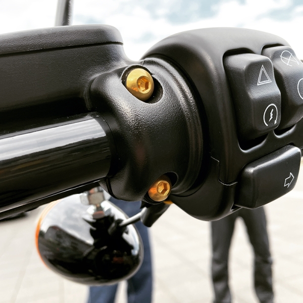 Schrauben für Lenkerarmaturen li + re (passend für HD)