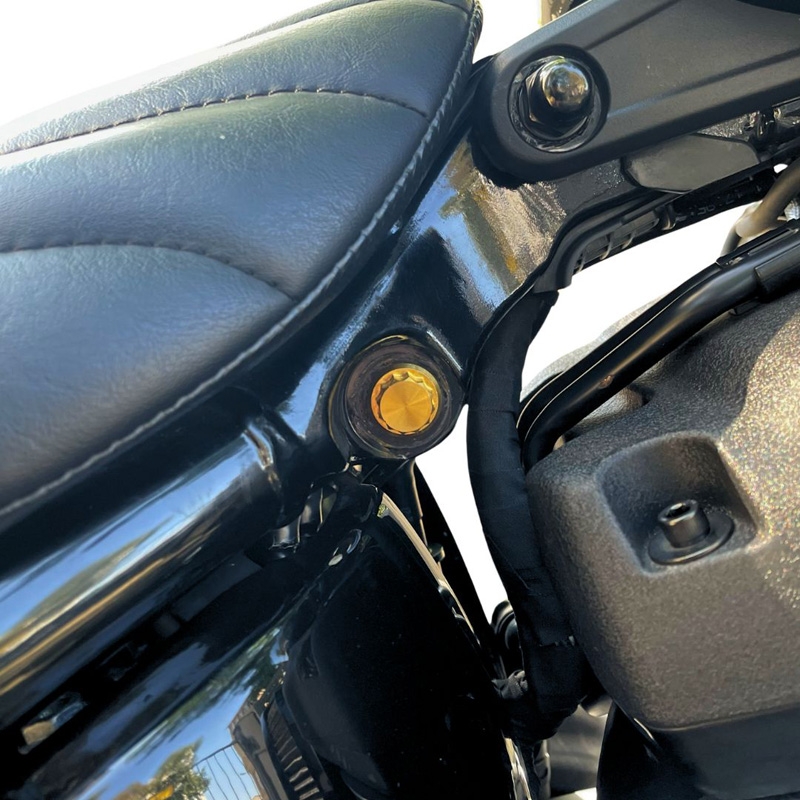 Titan Stoßdämpfer Halteschraube - pass. f. Softail ab 18